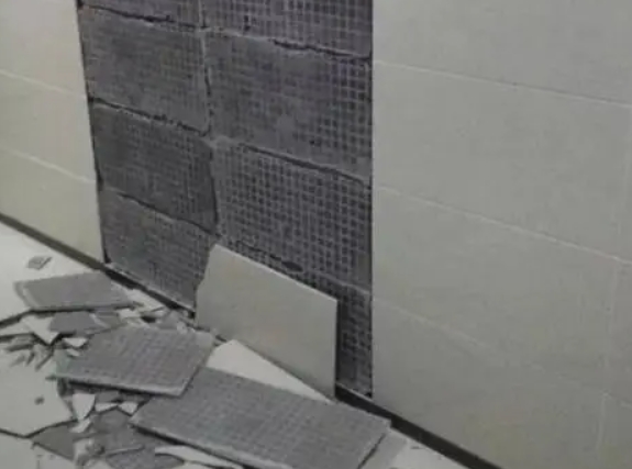 桥东瓷砖空鼓维修公司分享下桥东墙砖松动维修的知识